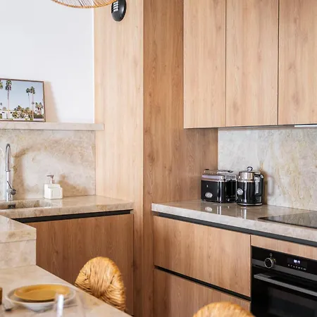 Spacious With Terrace And Parking Apartmán *