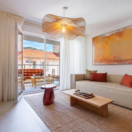 Apartmán Spacious With Terrace And Parking Nice