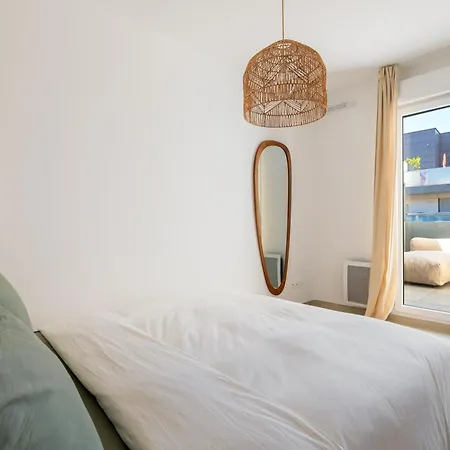 Spacious With Terrace And Parking Apartmán *