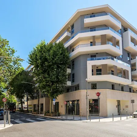 Apartmán Spacious With Terrace And Parking